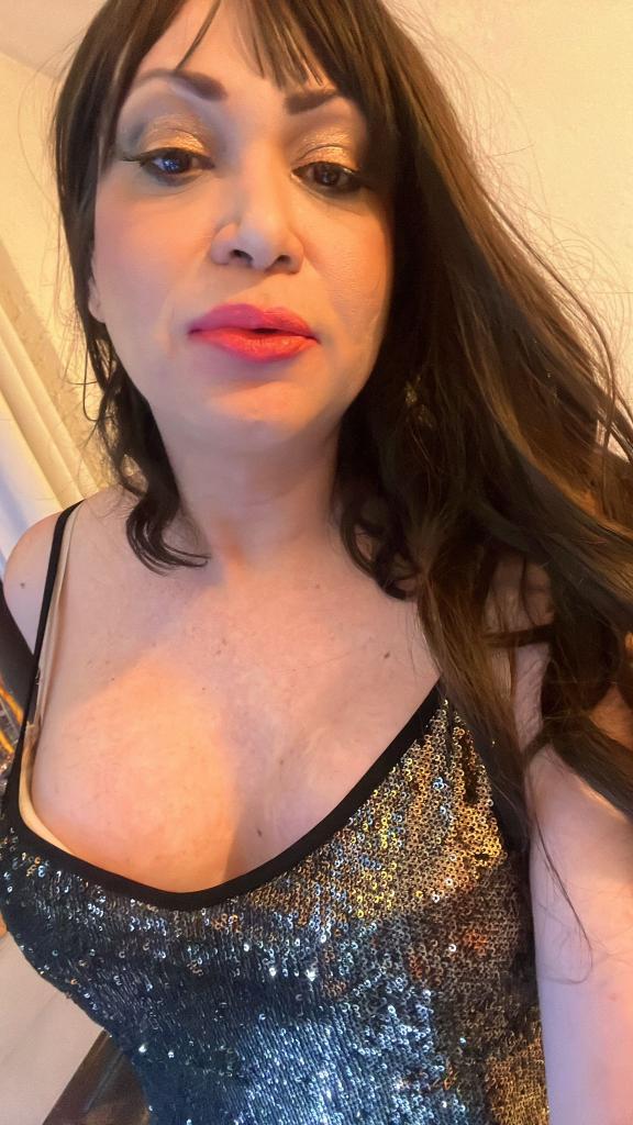 617510100: Chica busca chico en Barcelona