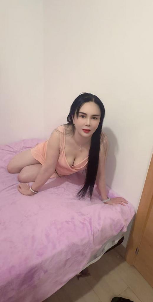 634833137: Chica busca chico en Barcelona