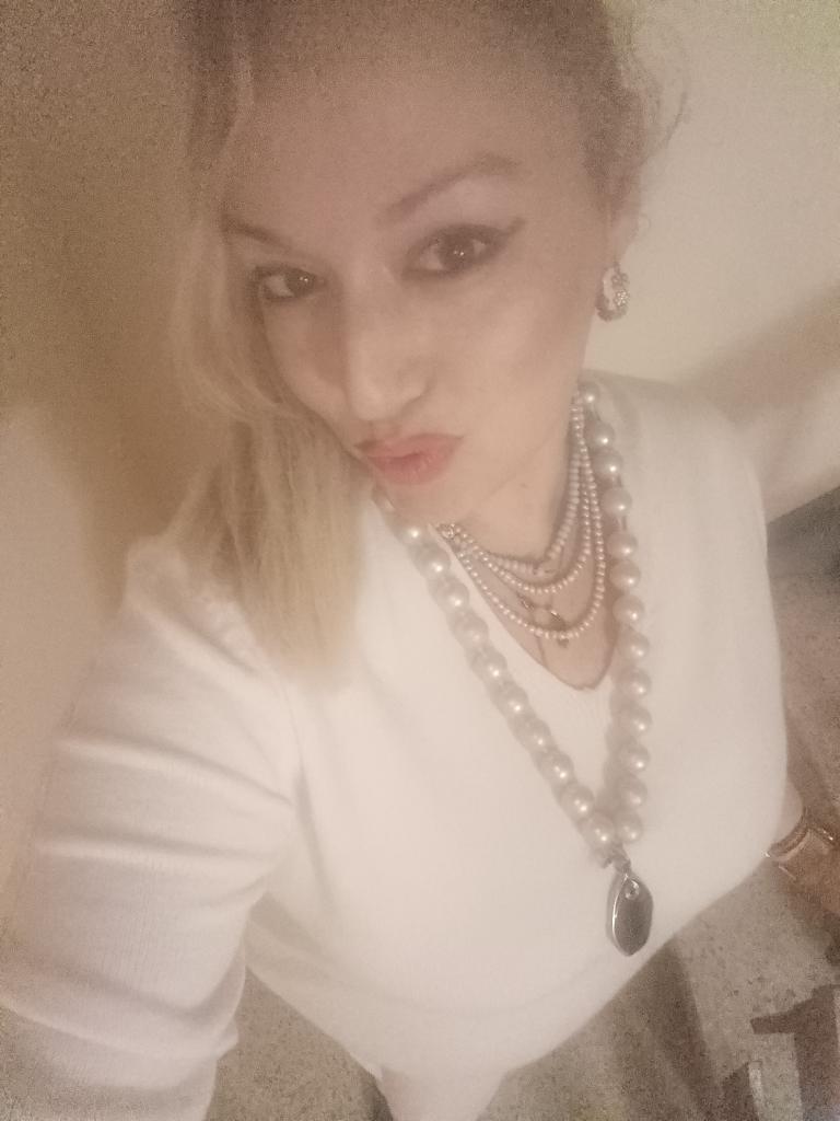 613958151: Chica busca chico en La Coruña