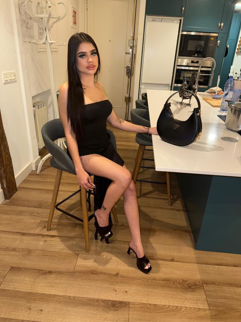 624374570: Chica busca chico en Sevilla