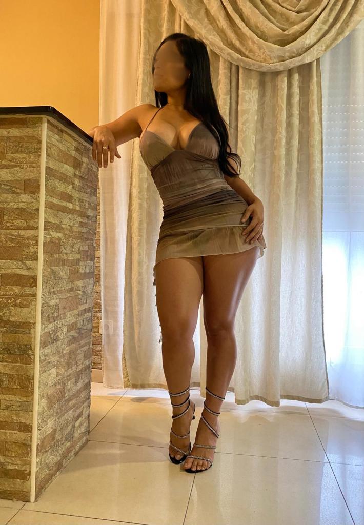 664874220: Chica busca chico en Madrid