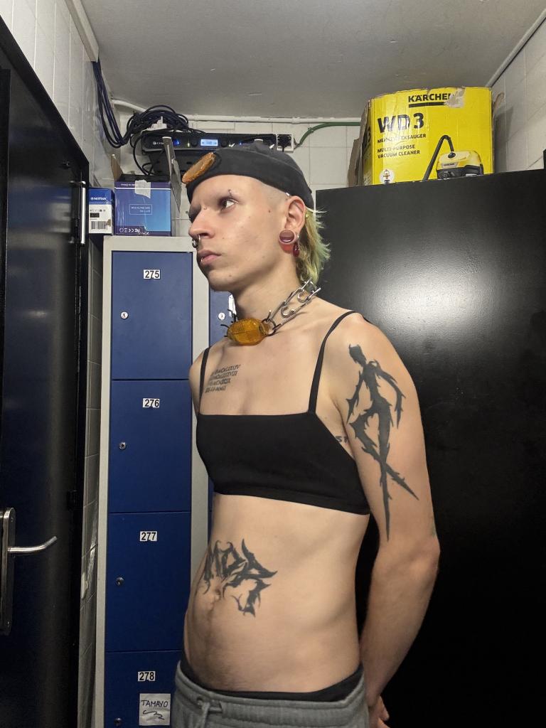 646379543: Chico busca chica en Barcelona