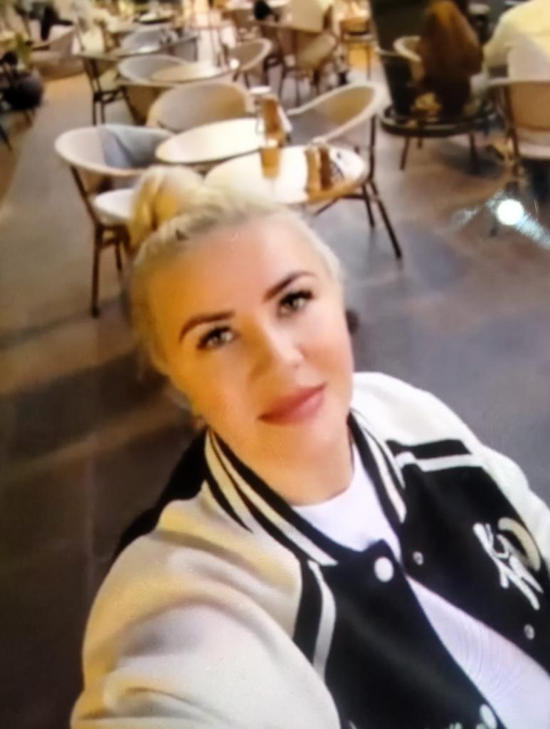 697933315: Chica busca chico en Barcelona