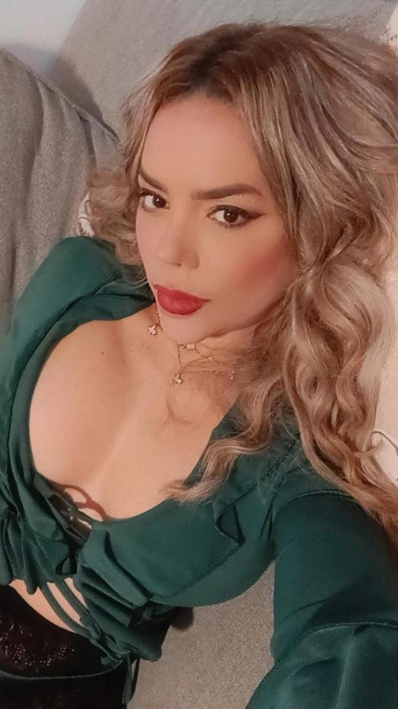 678969337: Chica busca chico en Sevilla