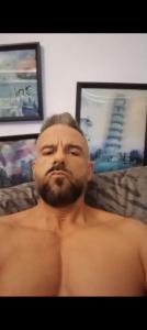 697155343: Chico busca chica en Valencia