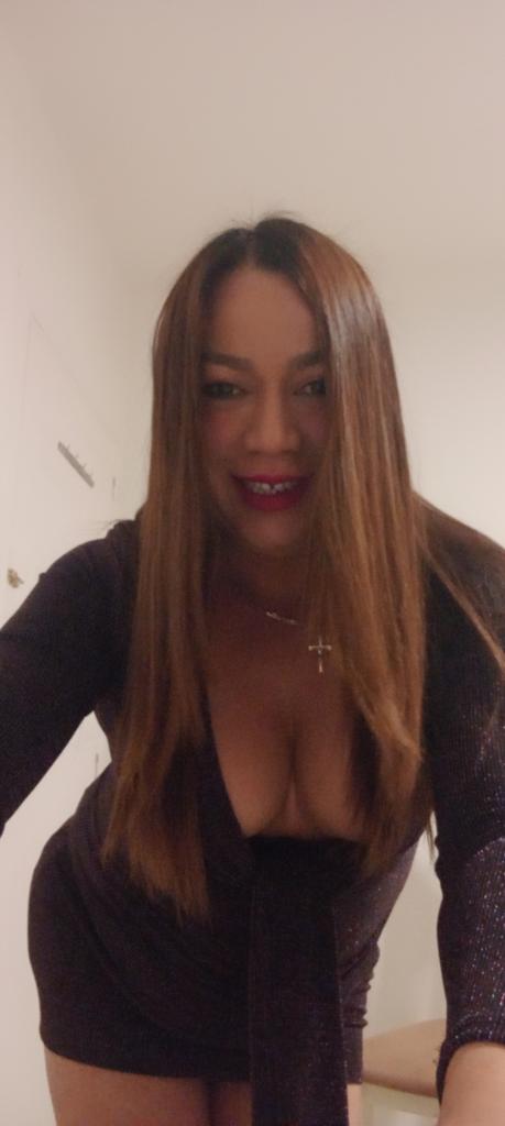 643893865: Transexual en Huelva
