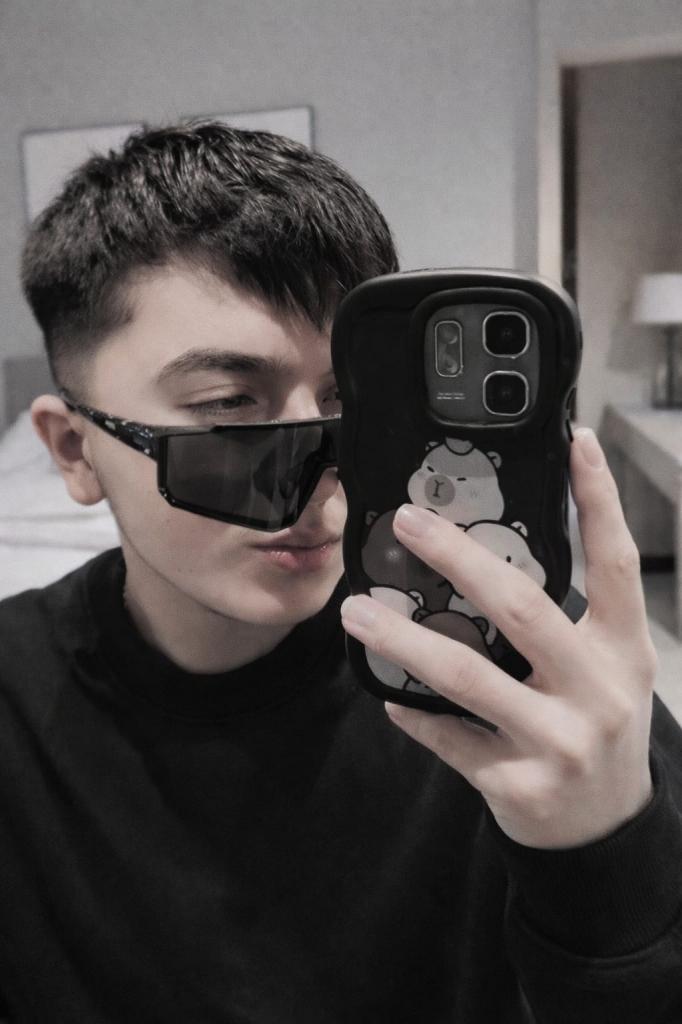 687797157: Chico busca chica en Murcia