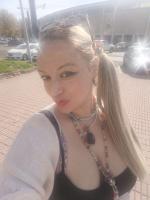 613958151: Chica busca chico en La Coruña