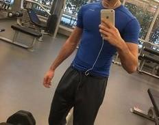 Chico busca chica en Sevilla: 