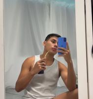 633152670: Chico busca chica en Sevilla