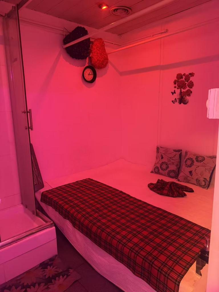 Chica busca chico en Barcelona: 