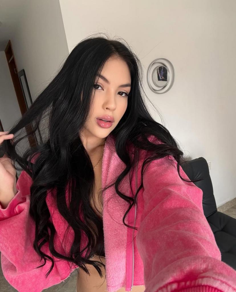 670064318: Chica busca chico en Barcelona