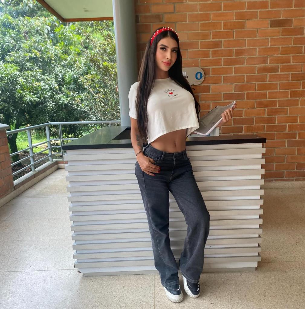 Chica busca chico en Almería: 