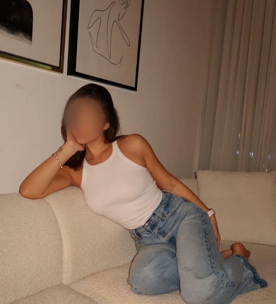 678760464: Chica busca chico en Málaga