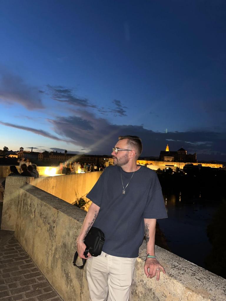 Chico busca chica en Málaga: 