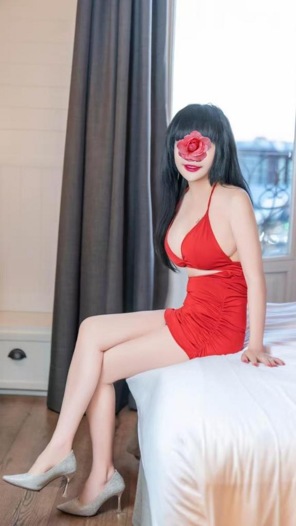 Chica busca chico en Alicante: Chica busca chico