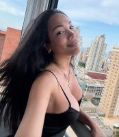 671430136: Chica busca chico en Barcelona