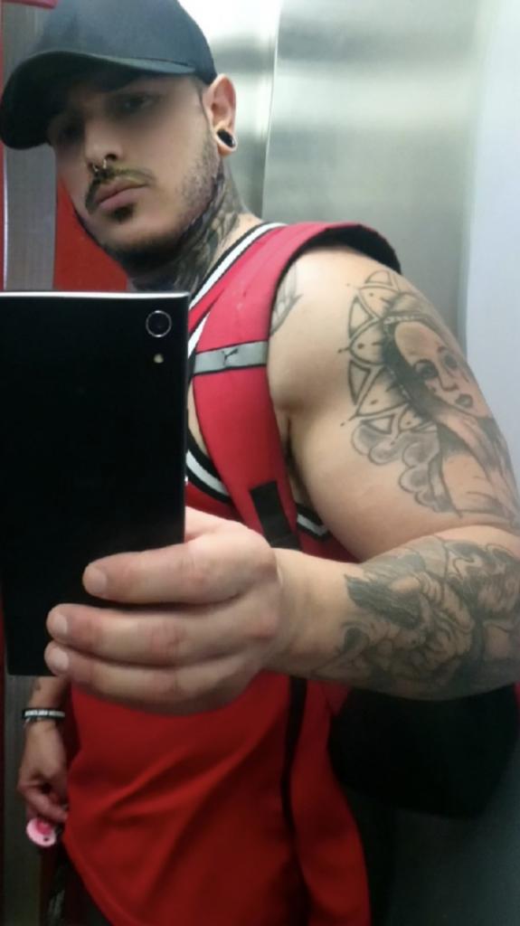 Chico busca chica en Sevilla: 