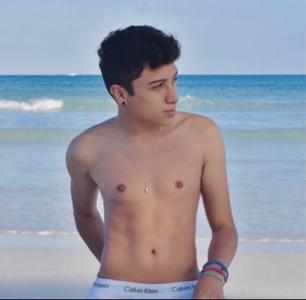 678745437: Chico busca chica en Córdoba