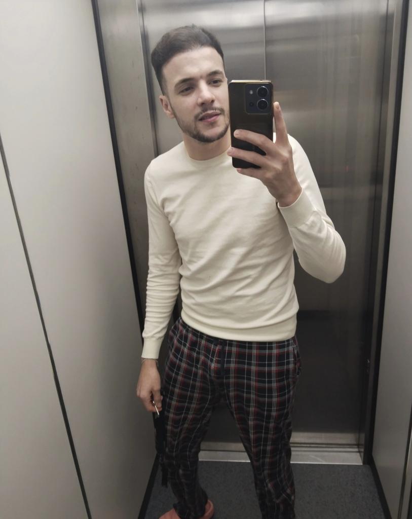 Chico busca chica en Sevilla: 