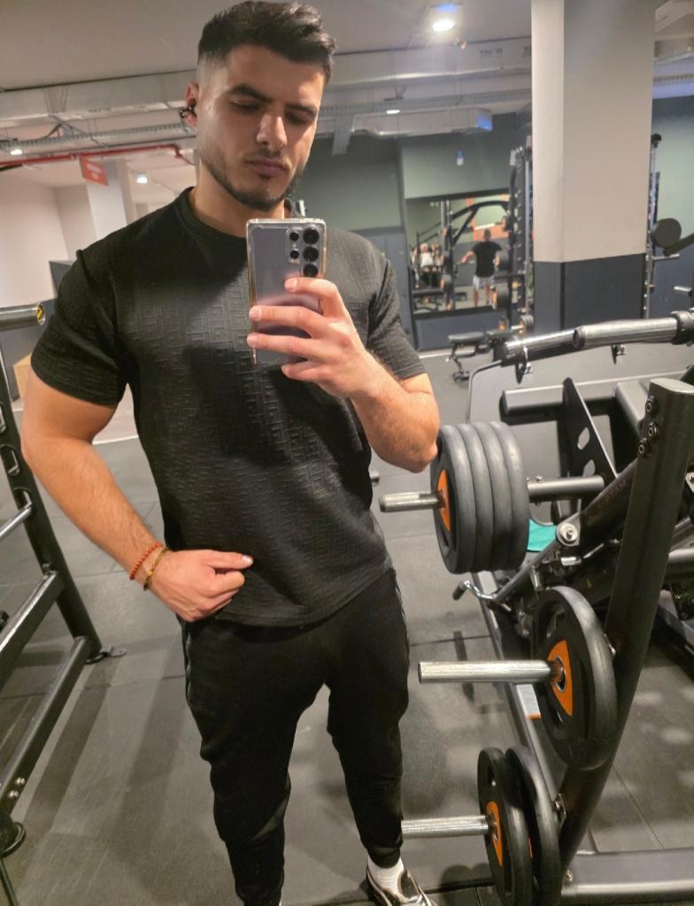 Chico busca chica en Cádiz: 