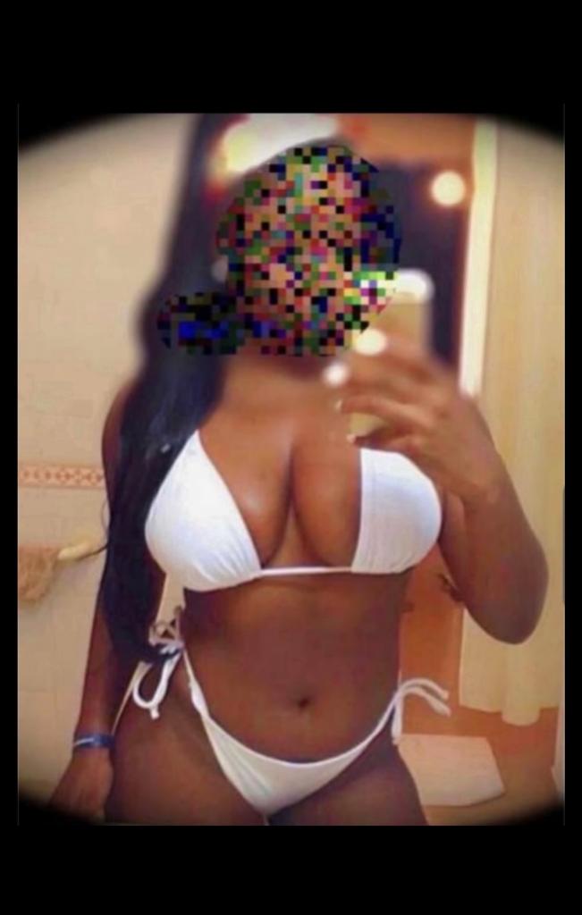 632779229: Chica busca chico en Barcelona