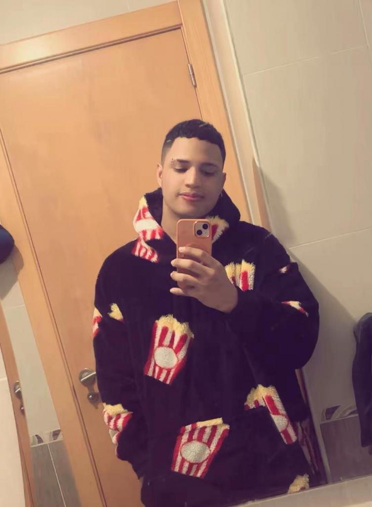 663496572: Chico busca chica en Valencia