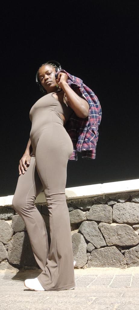 677296390: Chica busca chico en Las Palmas