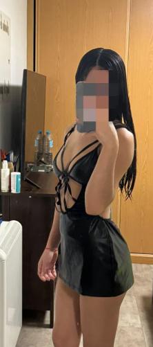 657951763: Chica busca chico en Sevilla