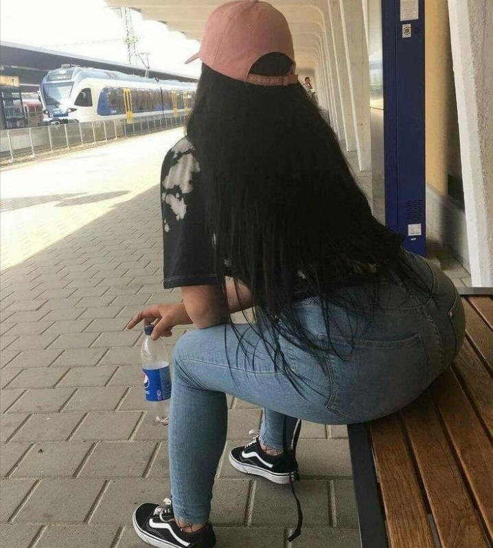 Chica busca chico en Huelva: 