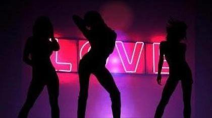 613756208: Chica busca chico en Barcelona