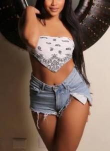 613496426: Chica busca chico en Barcelona