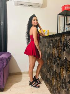 647315397: Chica busca chico en Madrid