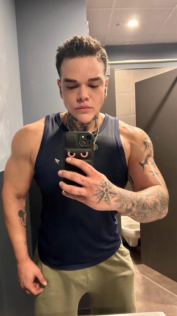 636457303: Chico busca chica en Cádiz