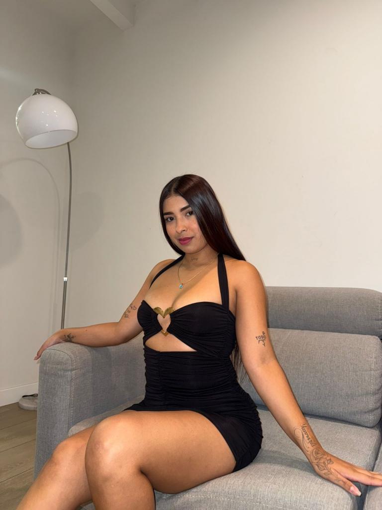 647781560: Chica busca chico en Barcelona