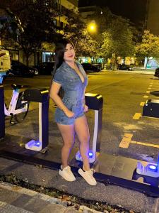 631689987: Chica busca chico en Granada