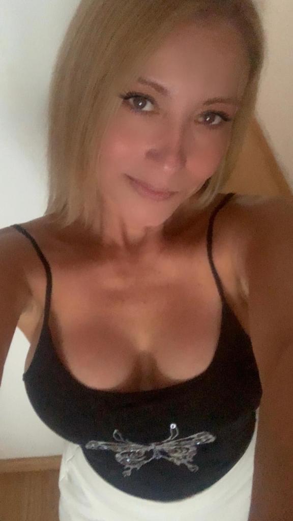 Chica busca chico en Ibiza: 