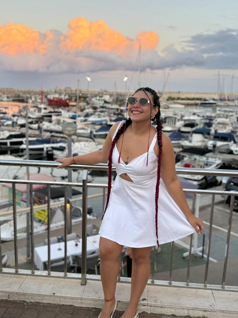 610896236: Chica busca chico en Madrid