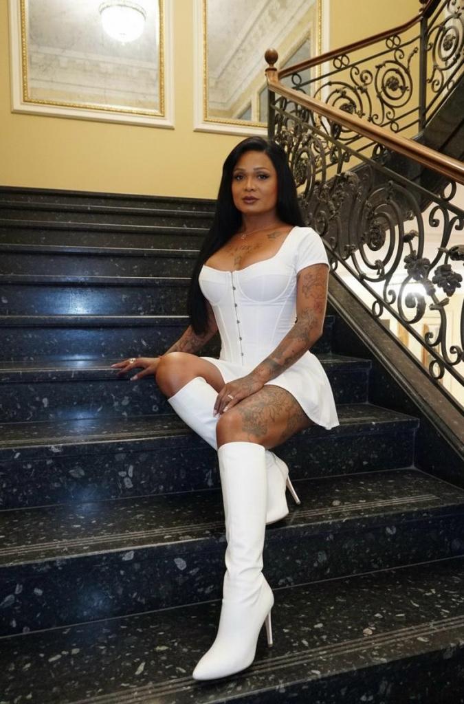 641615494: Transexual en León