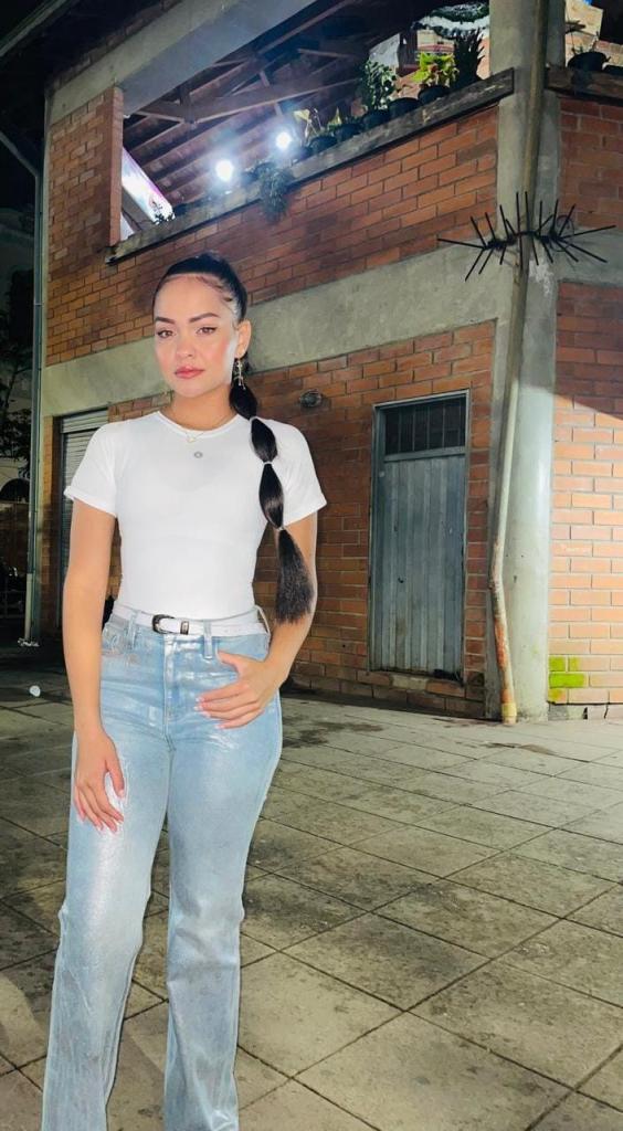 613832371: Chica busca chico en Valencia