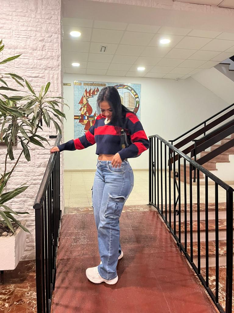 695774891: Chica busca chico en Málaga