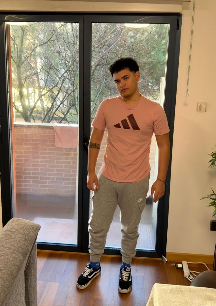 695091078: Chico busca chica en León