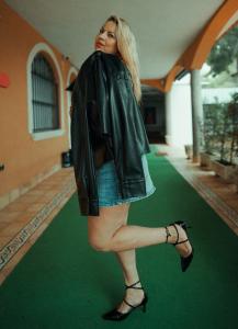 685288491: Chica busca chico en Orense