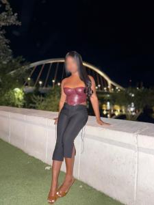 610604327: Chica busca chico en Sevilla