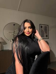 607338255: Chica busca chico en Sevilla