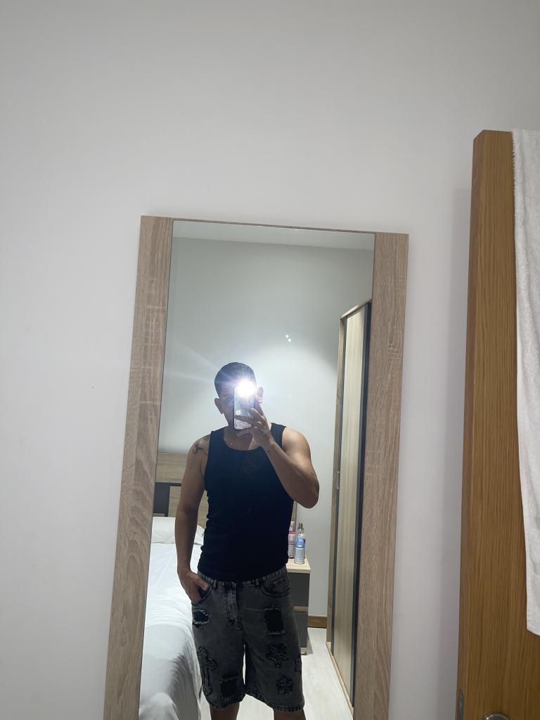 Chico busca chica en Granada: 