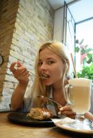 641505144: Chica busca chico en Sevilla