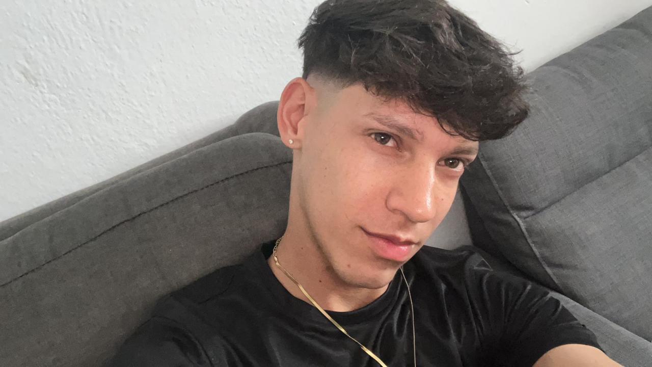 674344545: Chico busca chica en Sevilla