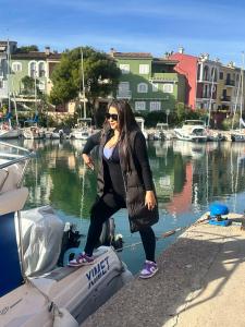 677096395: Chica busca chico en Valencia