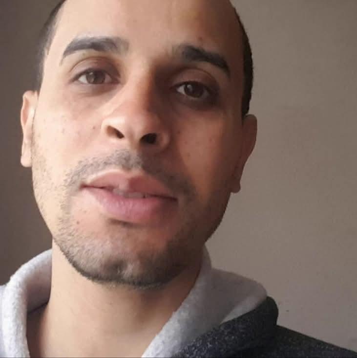 Chico busca chica en Granada: 